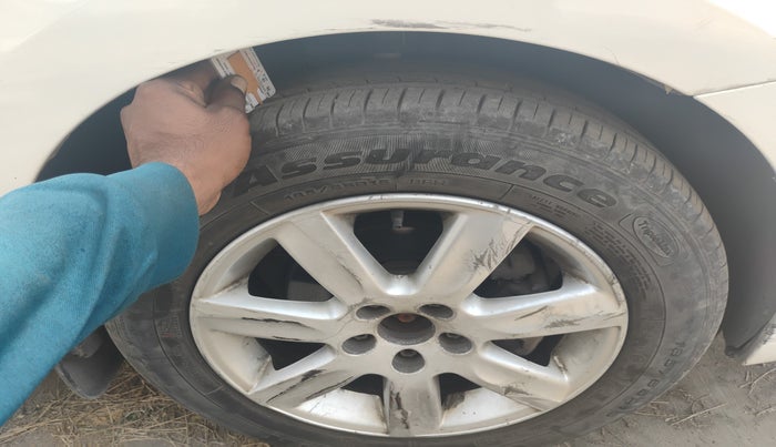 2015 Volkswagen Vento HIGHLINE 1.5 AT, Diesel, Automatic, 1,55,896 km, tyre