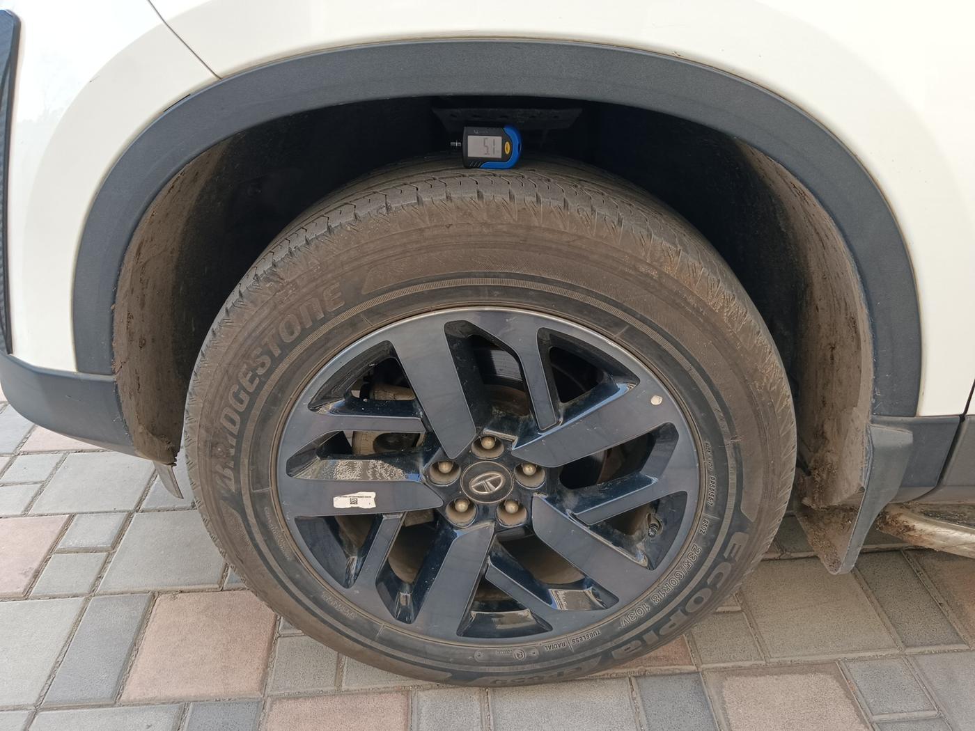 2023 Tata Safari XZA PLUS O ADVENTURE, Diesel, Automatic, 27,500 km, tyre
