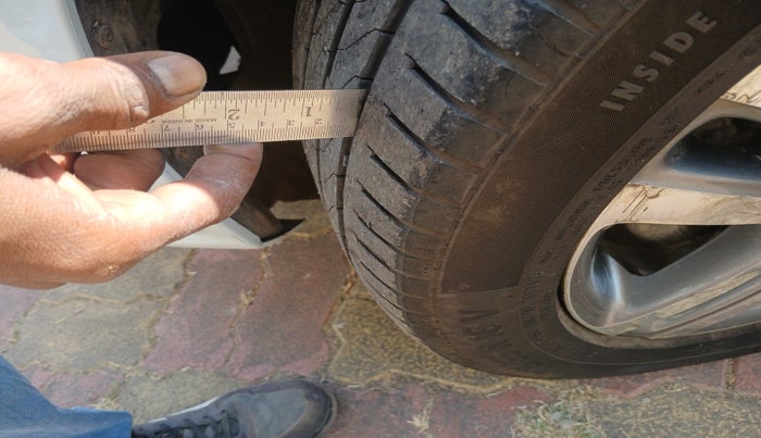 2016 Volkswagen Jetta HIGHLINE TDI AT, Diesel, Automatic, 2,95,860 km, tyre