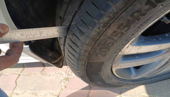 2016 Volkswagen Jetta HIGHLINE TDI AT, Diesel, Automatic, 2,95,860 km, tyre