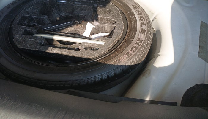 2016 Volkswagen Jetta HIGHLINE TDI AT, Diesel, Automatic, 2,95,860 km, tyre