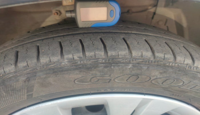 2013 Maruti Ertiga VDI, Diesel, Manual, 1,25,549 km, tyre