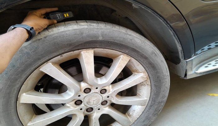 2010 Mercedes Benz Ml Class 350 CDI, Diesel, Automatic, 1,06,500 km, tyre
