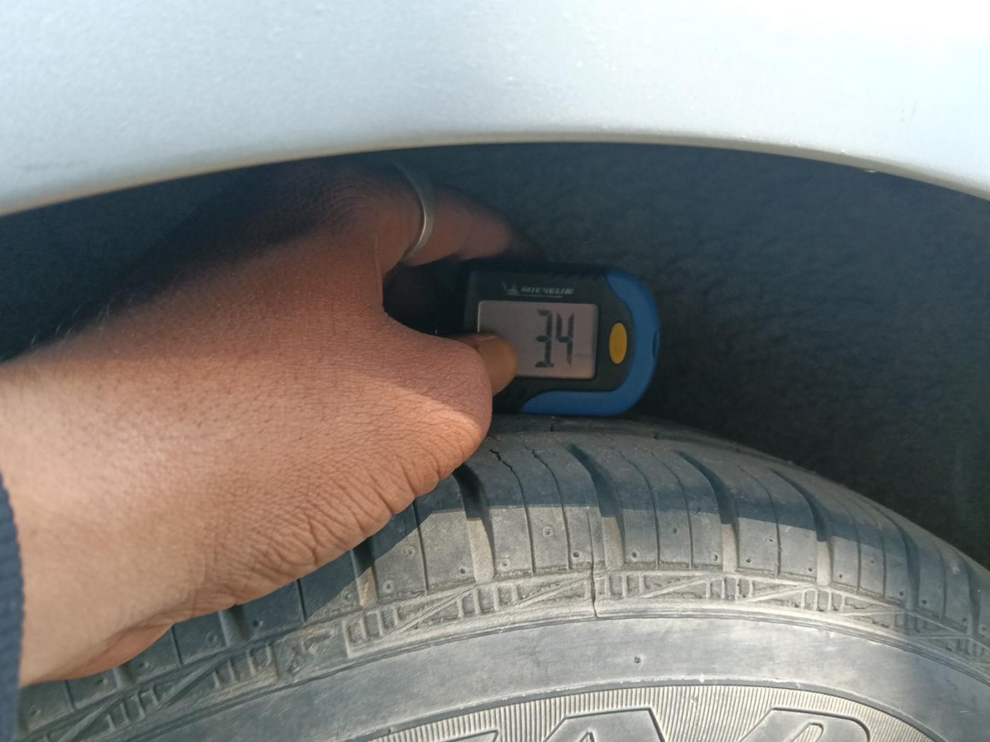 2012 Hyundai i10 MAGNA 1.2, Petrol, Manual, 93,325 km, tyre