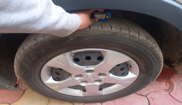 2019 Mahindra XUV300 W6 1.5 DIESEL, Diesel, Manual, 1,58,816 km, tyre