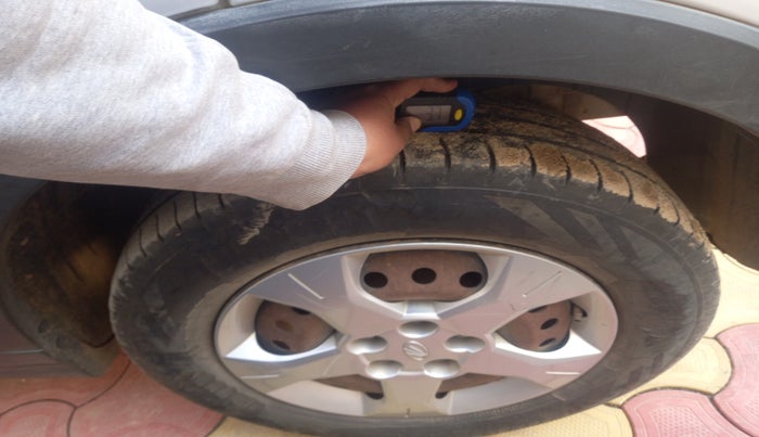 2019 Mahindra XUV300 W6 1.5 DIESEL, Diesel, Manual, 1,58,816 km, tyre