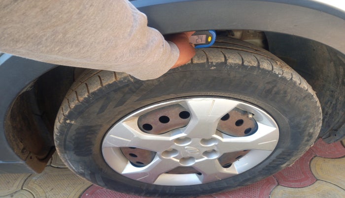 2019 Mahindra XUV300 W6 1.5 DIESEL, Diesel, Manual, 1,58,816 km, tyre