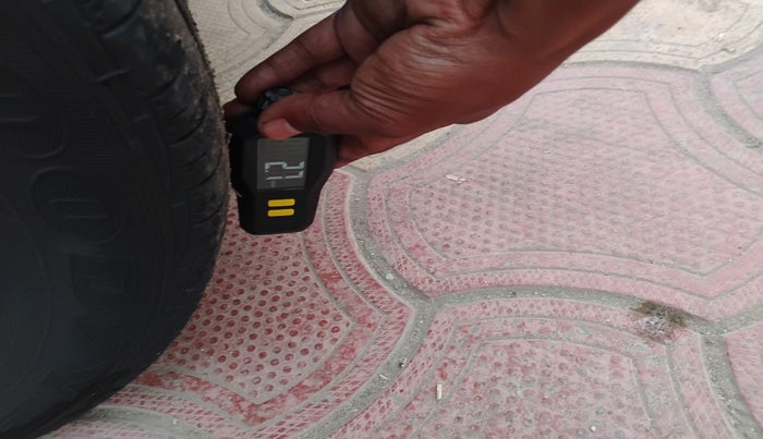 2015 Hyundai Eon D-LITE+, Petrol, Manual, 1,06,589 km, tyre