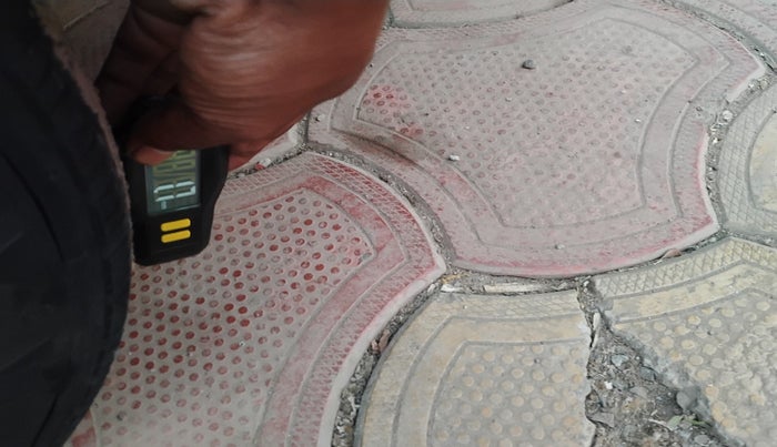 2015 Hyundai Eon D-LITE+, Petrol, Manual, 1,06,589 km, tyre