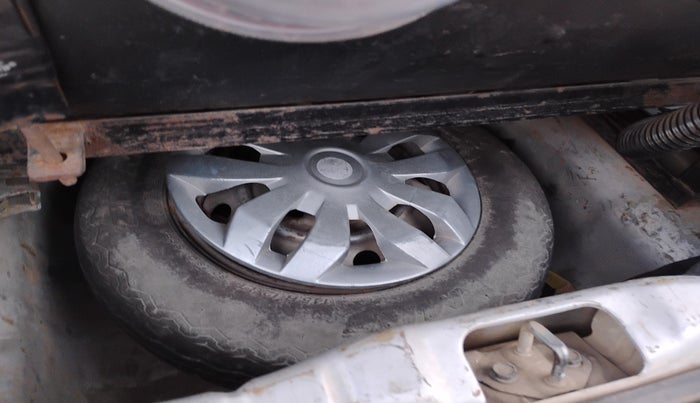 2015 Hyundai Eon D-LITE+, Petrol, Manual, 1,06,589 km, tyre