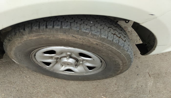 2013 Tata Safari Storme 2.2 EX 4X2, Diesel, Manual, 1,60,361 km, tyre