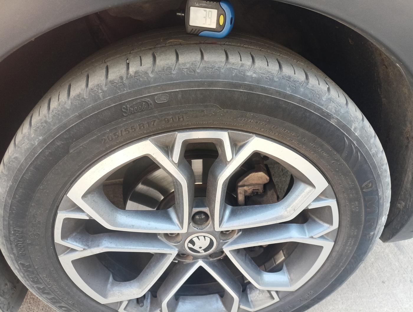 2021 Skoda KUSHAQ STYLE 1.0L TSI AT, Petrol, Automatic, 5,00,000 km, tyre
