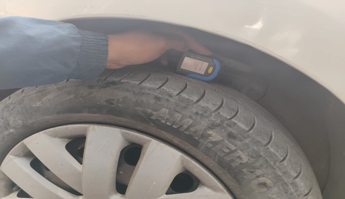 2013 Volkswagen Polo COMFORTLINE 1.2L PETROL, Petrol, Manual, 1,04,384 km, tyre