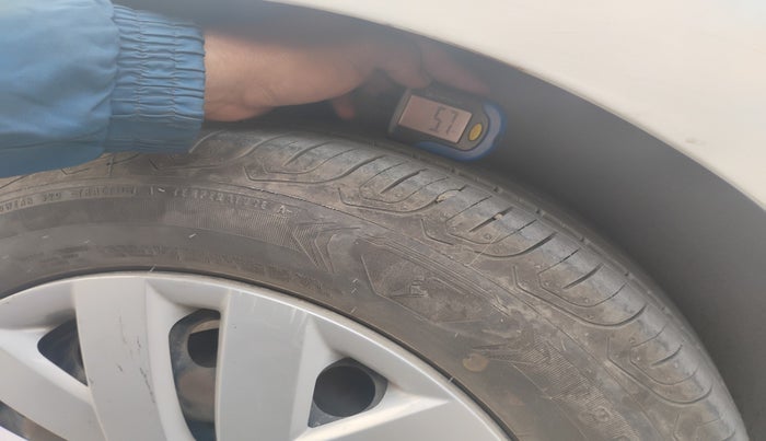 2013 Volkswagen Polo COMFORTLINE 1.2L PETROL, Petrol, Manual, 1,04,384 km, tyre