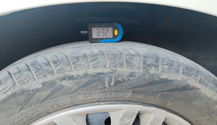 2022 Maruti Dzire VXI CNG, Petrol, Manual, 72,278 km, tyre