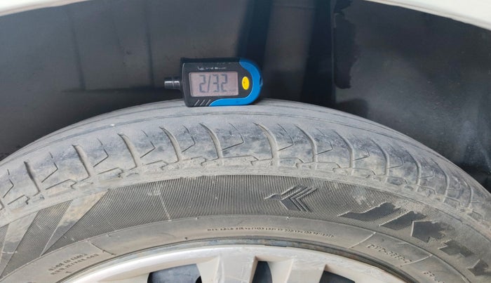 2022 Maruti Dzire VXI CNG, Petrol, Manual, 72,278 km, tyre