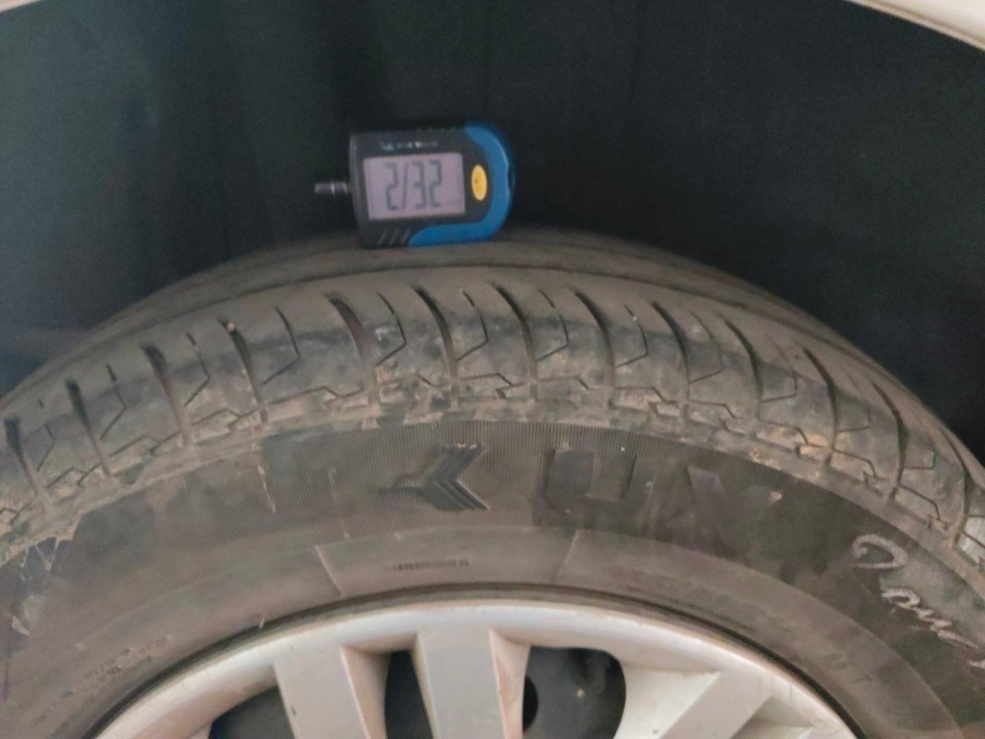 2022 Maruti Dzire VXI CNG, Petrol, Manual, 72,278 km, tyre