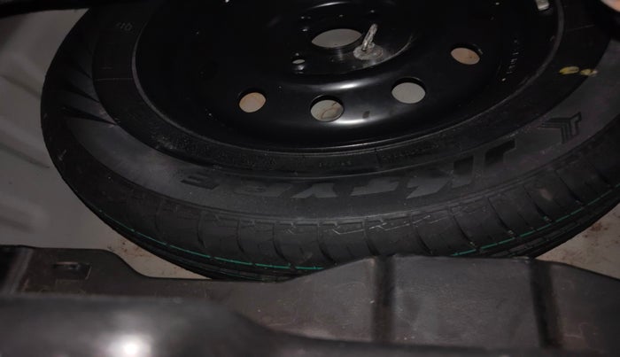 2022 Maruti Dzire VXI CNG, Petrol, Manual, 72,278 km, tyre