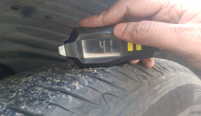 2018 Mahindra ALTURAS G4 2WD AT, Diesel, Automatic, 1,13,123 km, tyre