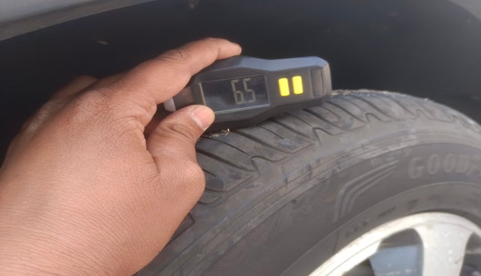 2018 Mahindra ALTURAS G4 2WD AT, Diesel, Automatic, 1,13,123 km, tyre