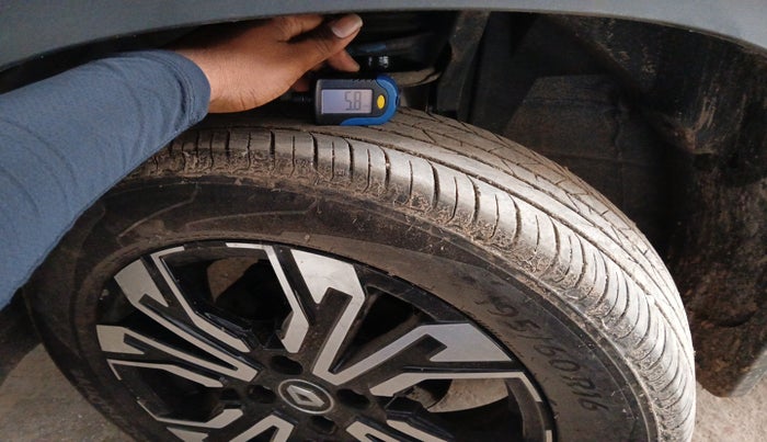 2021 Renault Kiger RXT AMT DUAL TONE, Petrol, Automatic, 15,298 km, tyre