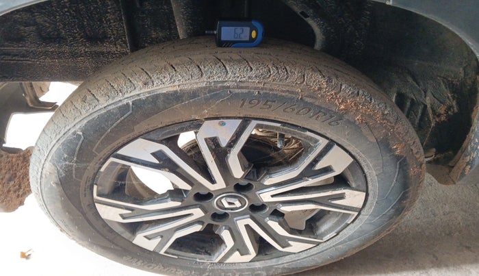 2021 Renault Kiger RXT AMT DUAL TONE, Petrol, Automatic, 15,298 km, tyre