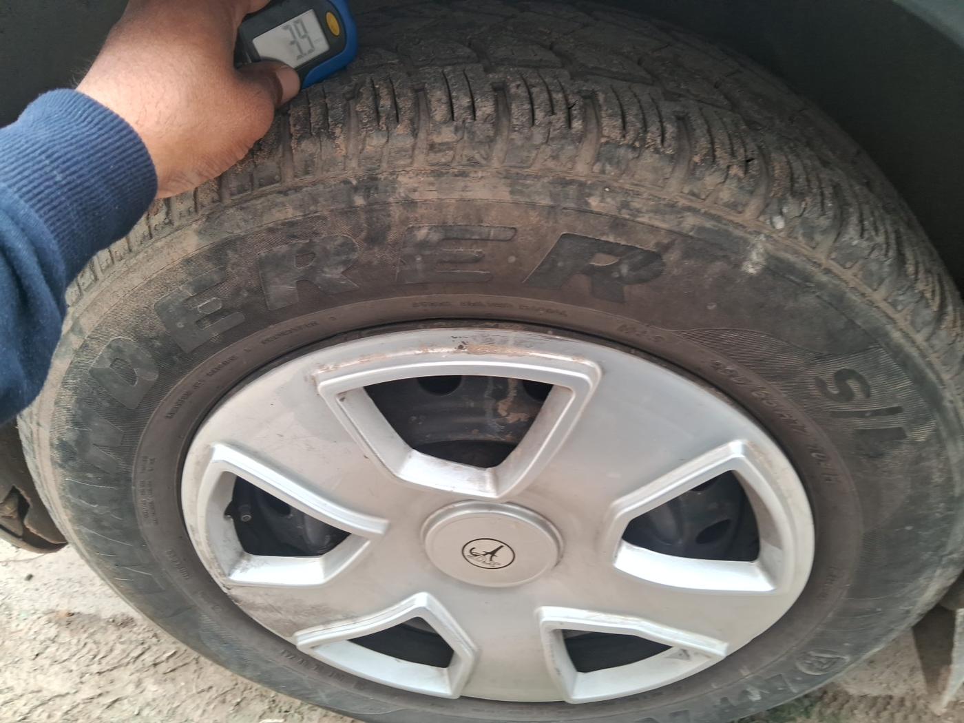 2015 Mahindra XUV500 W6, Diesel, Manual, 63,215 km, tyre