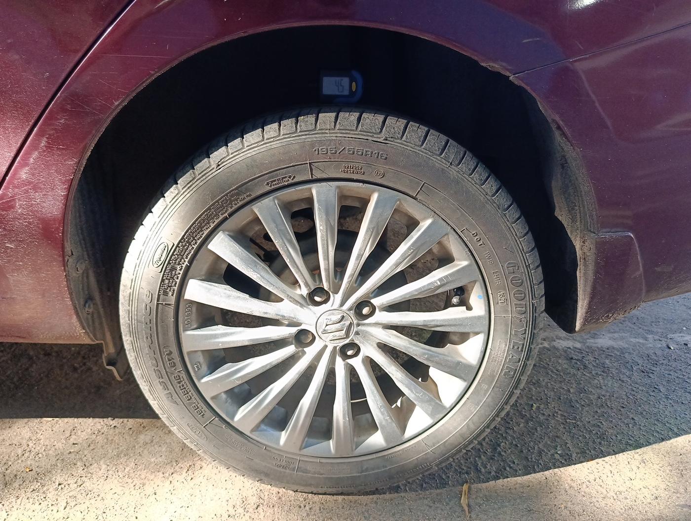 2016 Maruti Ciaz ZDI SHVS, Diesel, Manual, 96,887 km, tyre