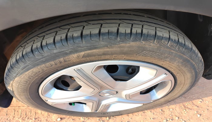 2021 Tata NEXON XZ PETROL, Petrol, Manual, 23,241 km, tyre