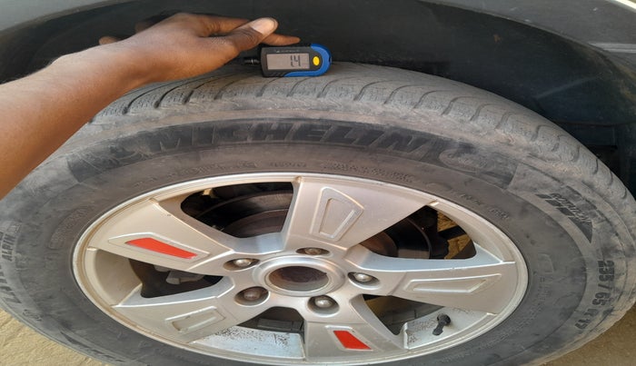 2012 Mahindra XUV500 W6, Diesel, Manual, 82,000 km, tyre
