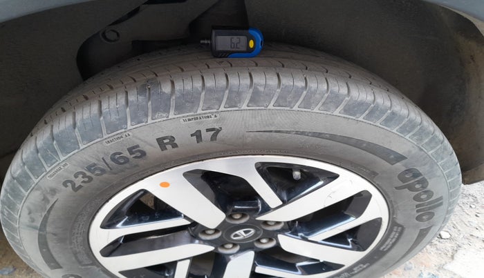 2021 Tata Harrier XZA PLUS 2.0L, Diesel, Automatic, 37,800 km, tyre