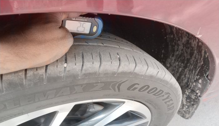 2023 Volkswagen VIRTUS TOPLINE TSI 1.0 MT, Petrol, Manual, 63,758 km, tyre