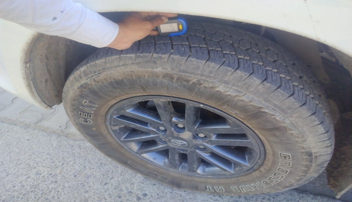 2015 Toyota Fortuner 3.0 4X2 MT, Diesel, Manual, 92,231 km, tyre