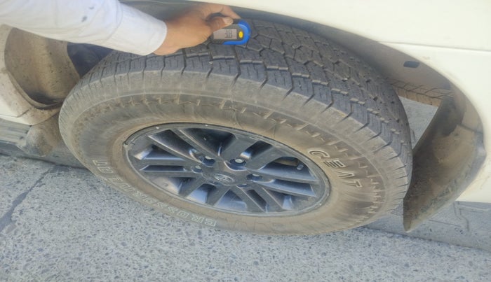 2015 Toyota Fortuner 3.0 4X2 MT, Diesel, Manual, 92,231 km, tyre