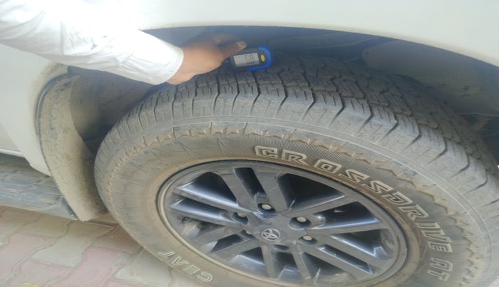 2015 Toyota Fortuner 3.0 4X2 MT, Diesel, Manual, 92,231 km, tyre