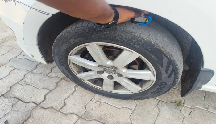 2012 Volkswagen Polo HIGHLINE1.2L, Petrol, Manual, 98,850 km, tyre