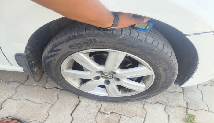 2012 Volkswagen Polo HIGHLINE1.2L, Petrol, Manual, 98,850 km, tyre