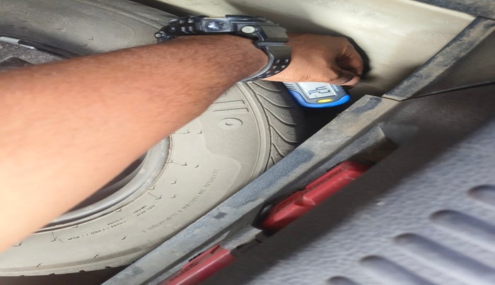 2012 Volkswagen Polo HIGHLINE1.2L, Petrol, Manual, 98,850 km, tyre