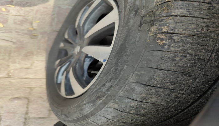2019 Maruti S Cross ALPHA 1.3, Diesel, Manual, 1,01,320 km, tyre