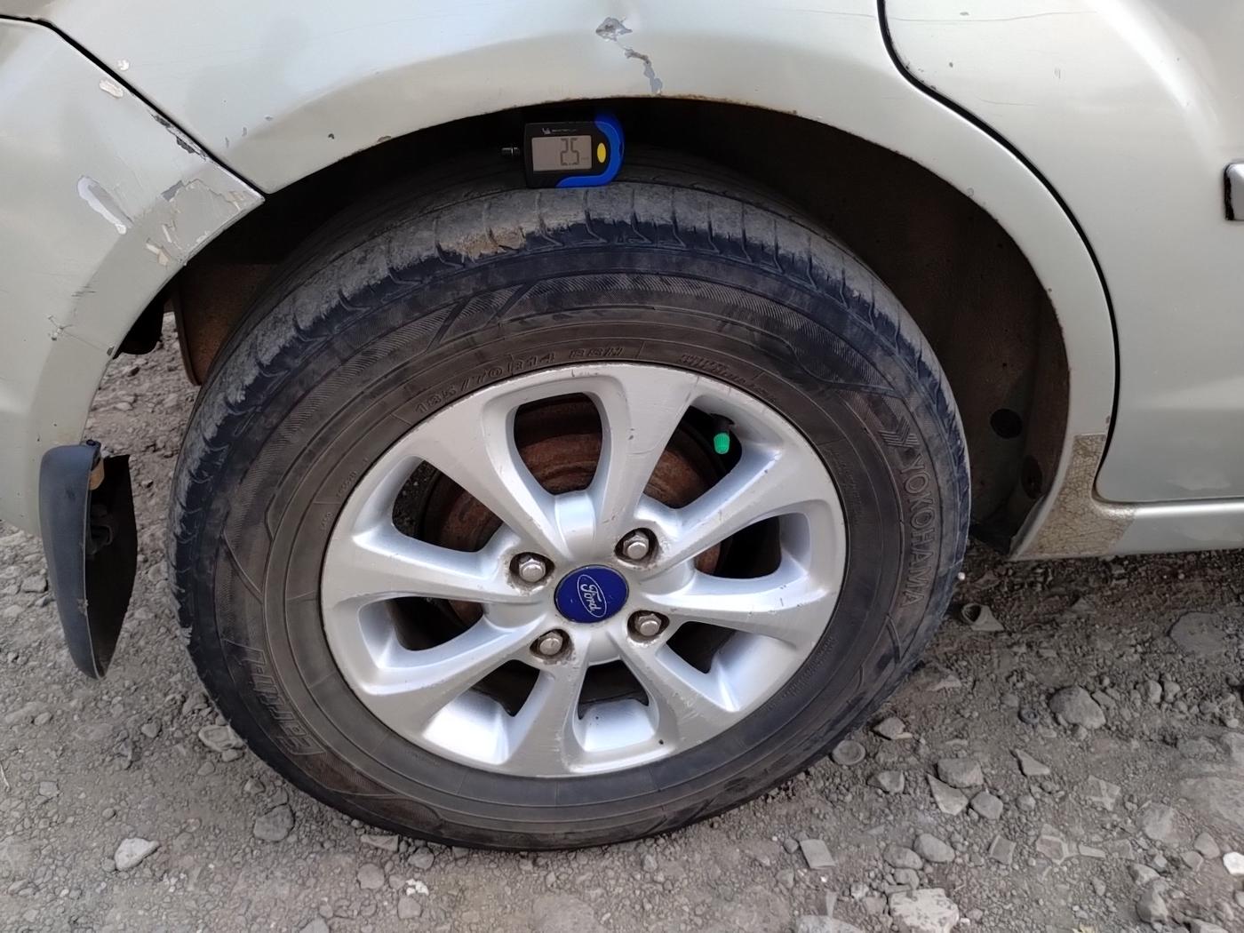 2012 Ford Figo TITANIUM 1.4 DIESEL, Diesel, Manual, 1,66,946 km, tyre