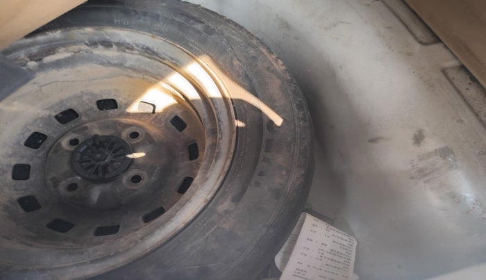 2010 Chevrolet Spark E 1.0, Petrol, Manual, 1,16,778 km, tyre