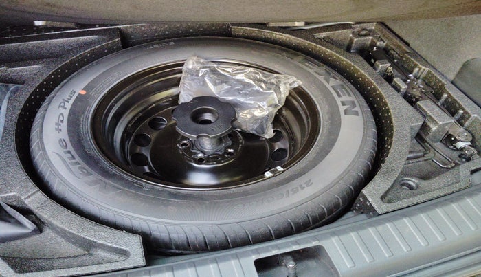 2020 Skoda Karoq STYLE 1.5 TSI AT, Petrol, Automatic, 39,269 km, tyre