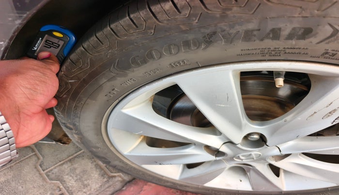 2012 Hyundai Verna FLUIDIC 1.6 CRDI SX, Diesel, Manual, 1,22,000 km, tyre