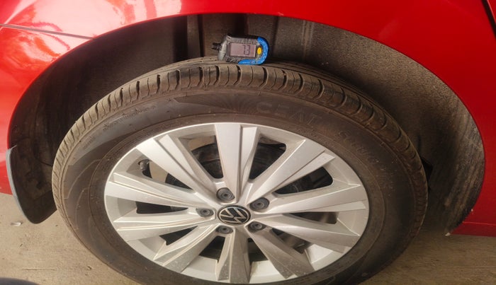 2023 Volkswagen VIRTUS HIGHLINE TSI 1.0 MT, Petrol, Manual, 5,672 km, tyre