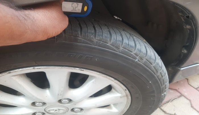 2013 Toyota Innova 2.5 VX 7 STR, Diesel, Manual, 4,01,471 km, tyre