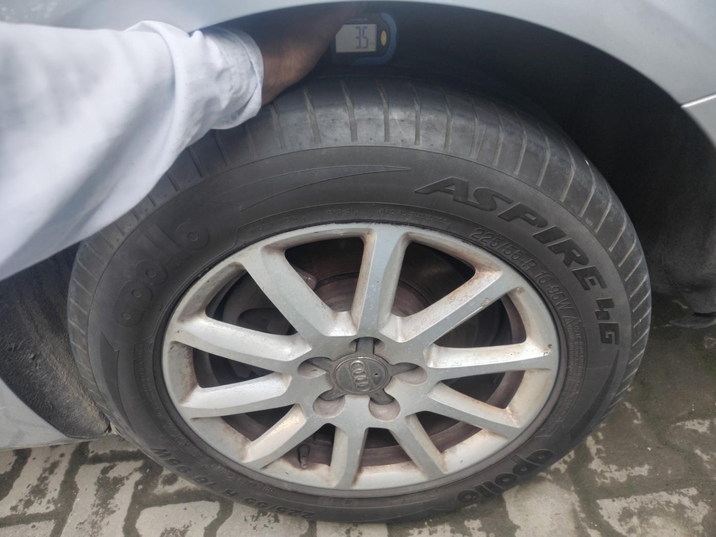 2015 Audi A4 35 TDI Multitronic, Diesel, Automatic, 69,526 km, tyre