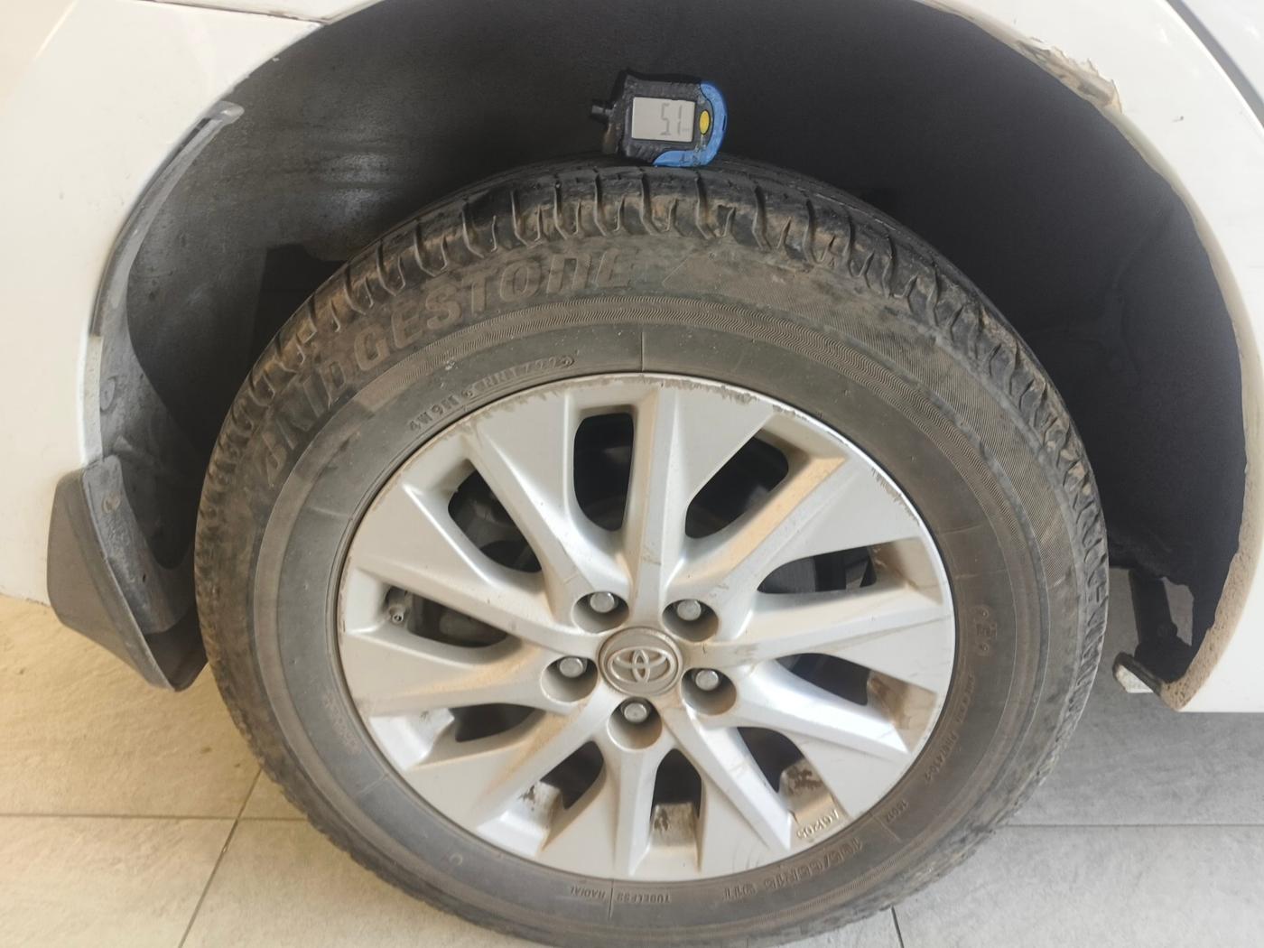 2017 Toyota Corolla Altis G CVT PETROL, Petrol, Automatic, 1,03,412 km, tyre