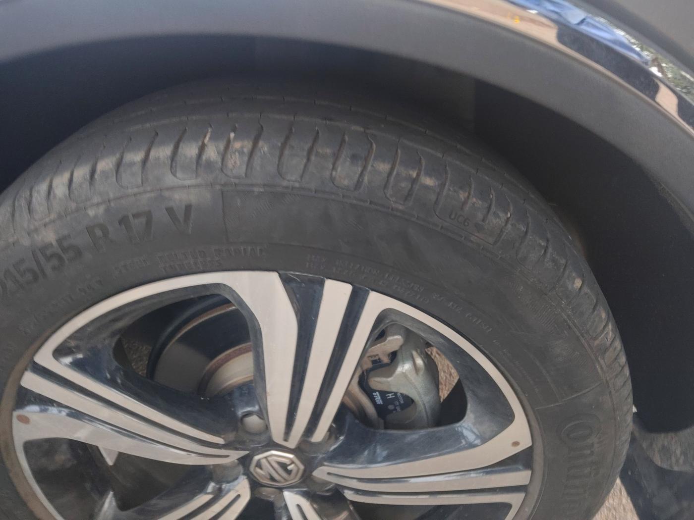 2022 MG ASTOR SAVVY 1.5 CVT, Petrol, Automatic, 35,000 km, tyre