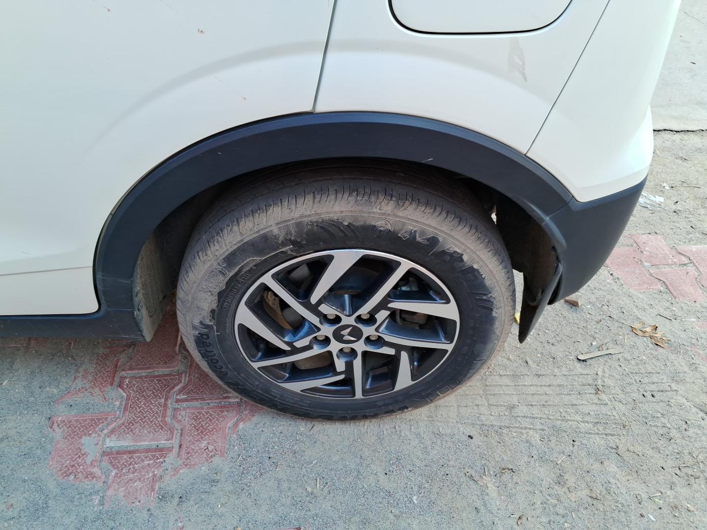 2023 Mahindra XUV300 W6 1.5 Sunroof Diesel, Diesel, Manual, 38,510 km, tyre