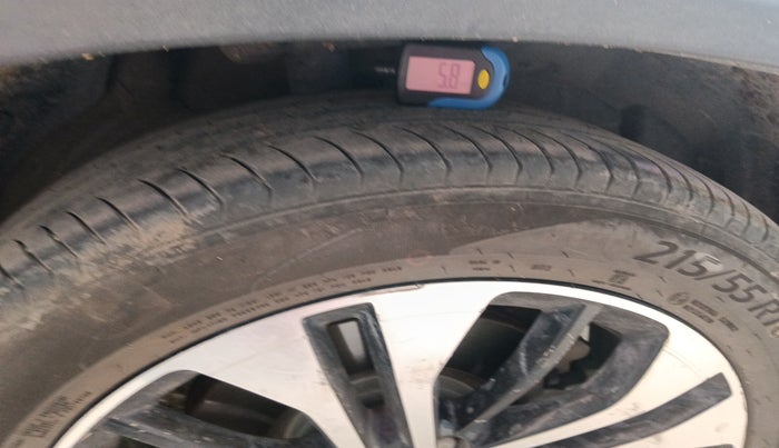 2022 MG HECTOR PLUS SELECT 2.0 DIESEL TURBO MT 7-STR, Diesel, Manual, 97,864 km, tyre